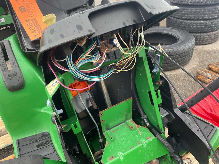 john-deere-gt235-image-8