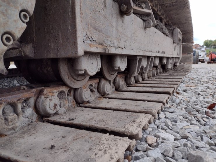 volvo-ec220e-lr-image-29