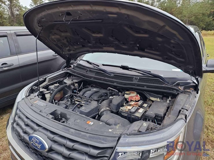 2016-ford-explorer-image-10