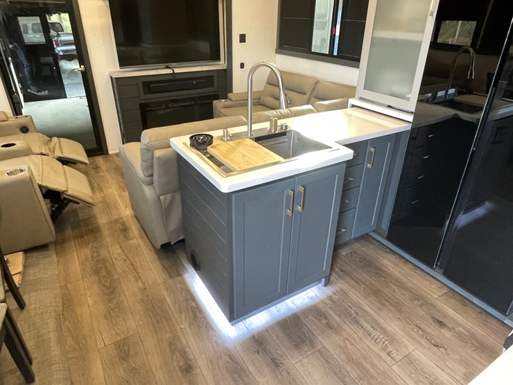 #4502-•-2025-forest-river-xlr-nitro-lux-toy-hauler-(wi-title)-image-69