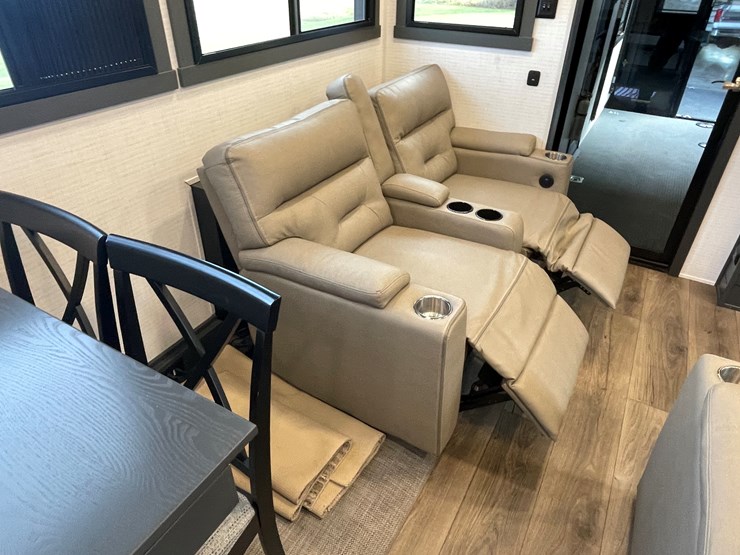 #4502-•-2025-forest-river-xlr-nitro-lux-toy-hauler-(wi-title)-image-76