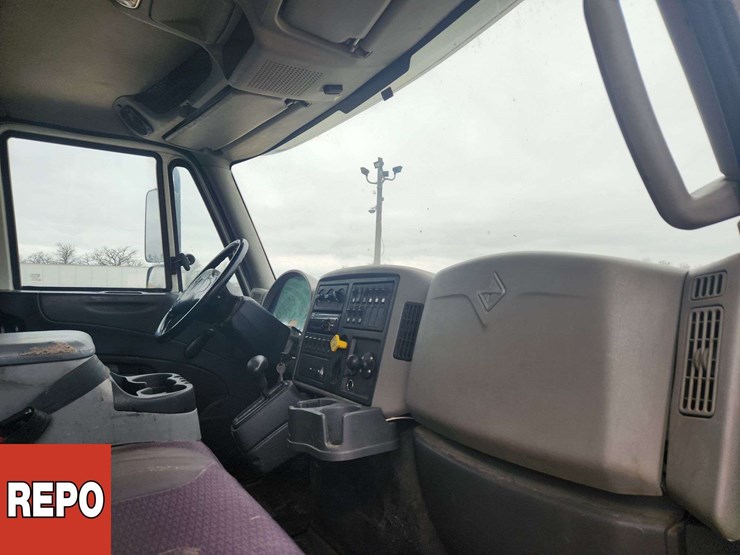 2016-international-durastar-4300-image-34