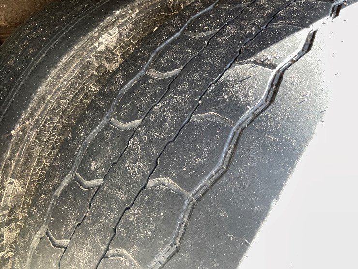 1996-utility-53'-image-46