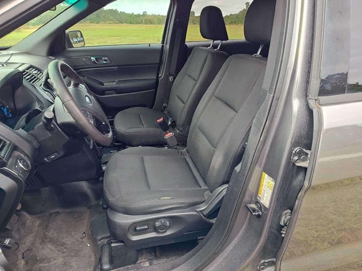 2016-ford-explorer-image-7