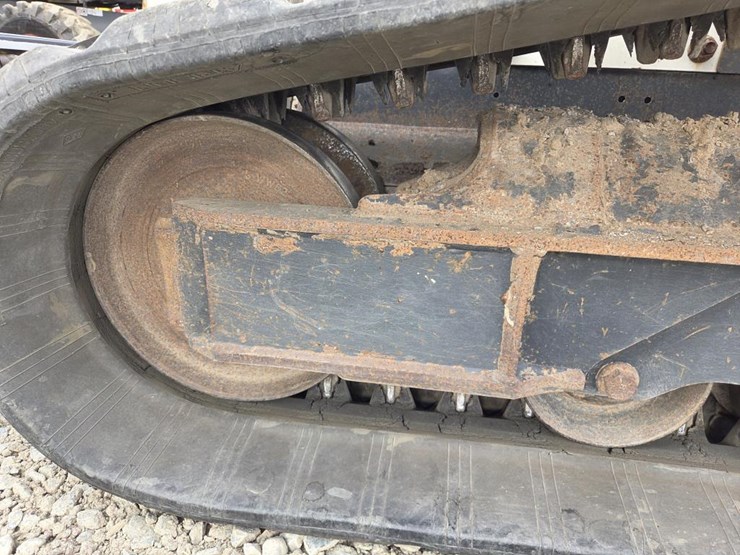 2019-bobcat-t740-image-50