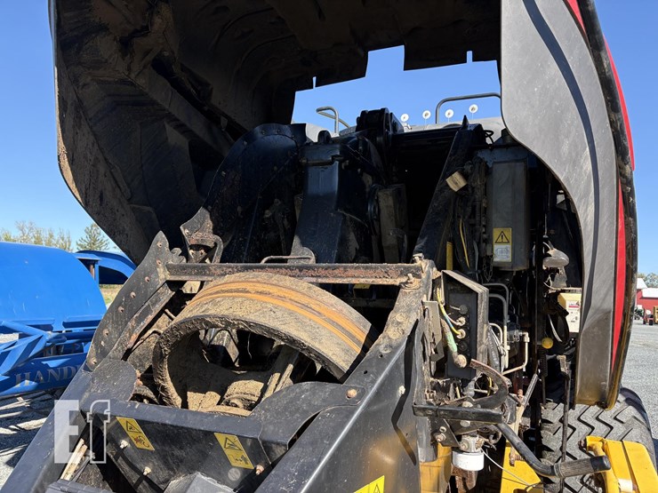 2015-new-holland-big-baler-330-image-16