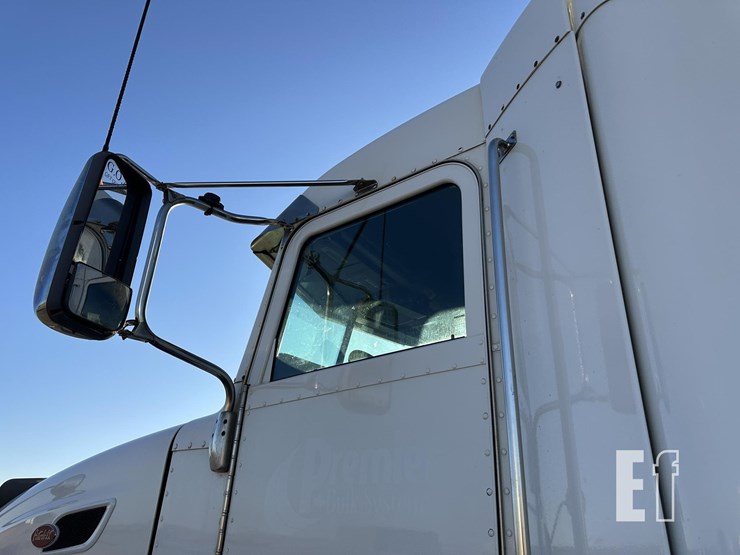 2014-peterbilt-386-image-17