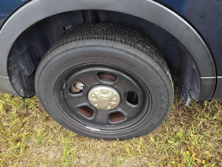 2016-ford-explorer-image-30