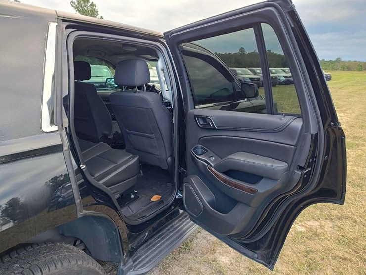 2019-chevrolet-tahoe-image-25