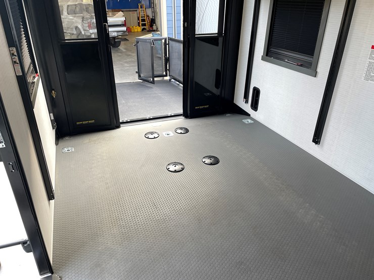 #4502-•-2025-forest-river-xlr-nitro-lux-toy-hauler-(wi-title)-image-40