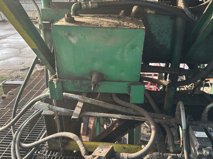 #116-•-debarker-frame-with-hyd.-unit-and-gearboxes-image-8