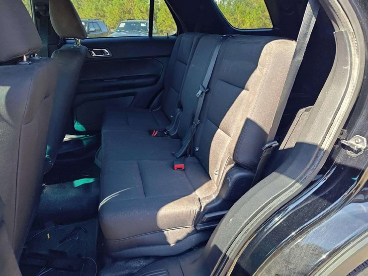 2016-ford-explorer-image-28