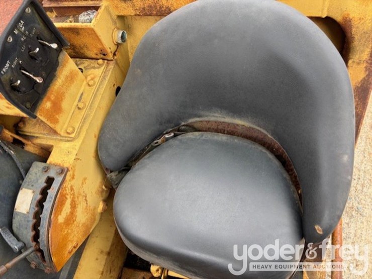 1990-caterpillar-613c-image-9