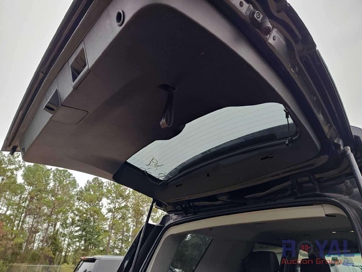 2018-chevrolet-tahoe-image-33