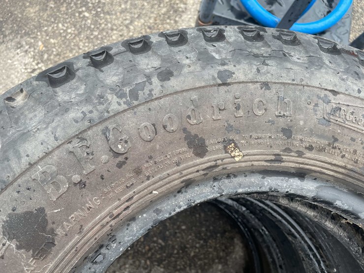 #14062-•-(4)-bf-goodrich-7.00-15-lt-tires-(o4)-image-3