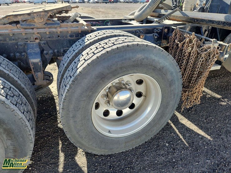 2024-western-star-57x-image-38