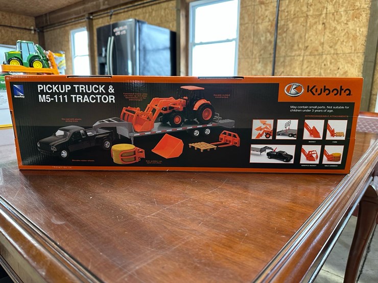 #90b-•-pickup-truck-&-m5111-tractor-toy-image-2