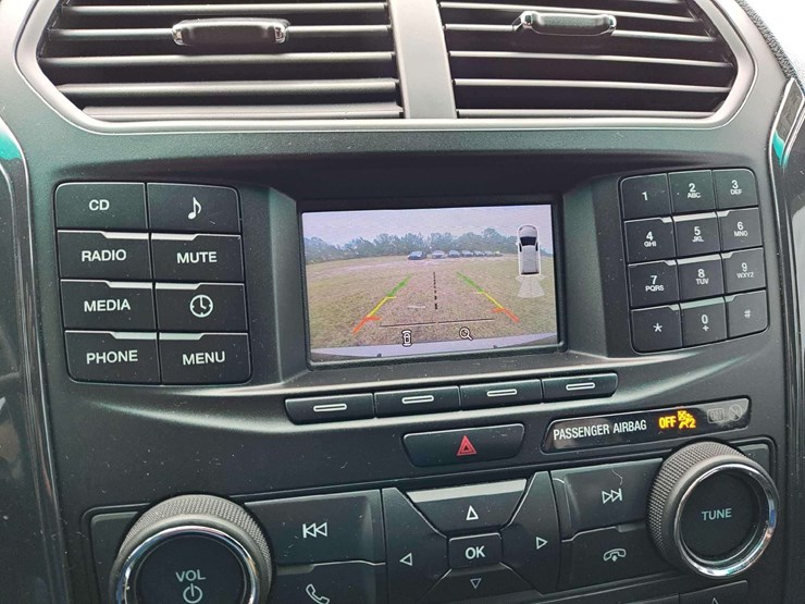 2017-ford-explorer-image-22