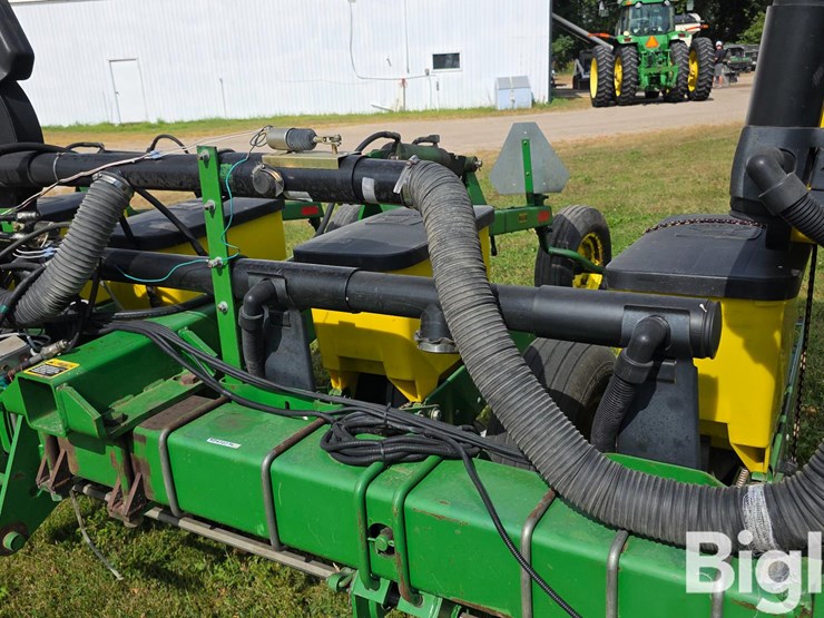 john-deere-7300-image-11