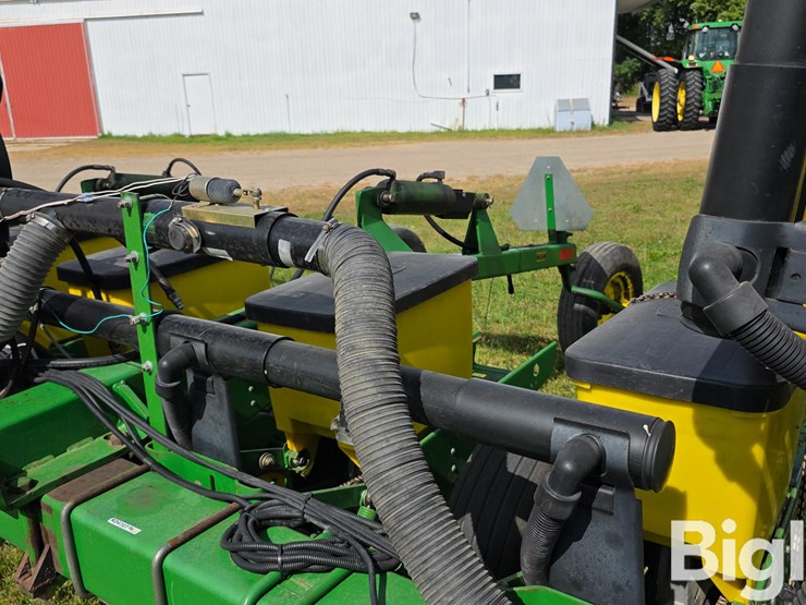 john-deere-7300-image-16