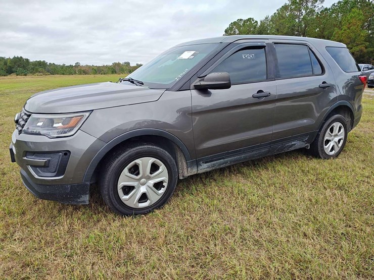 2016-ford-explorer-image-1