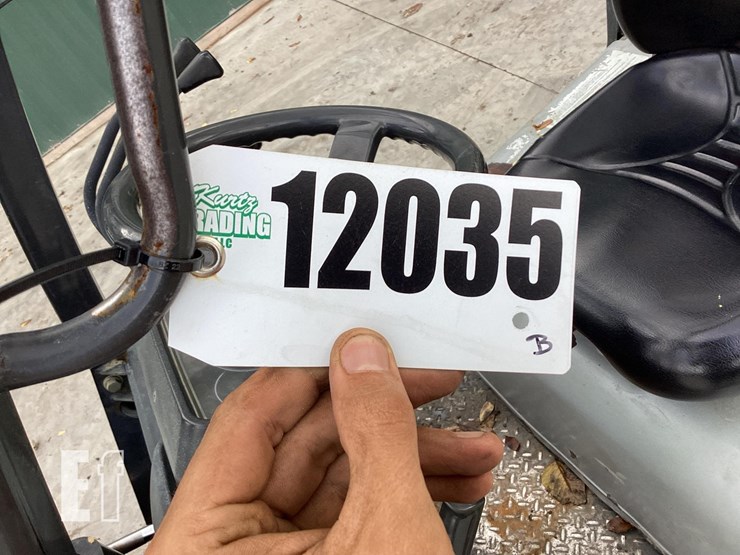 2010-nissan-mcpl02a25lv-image-16