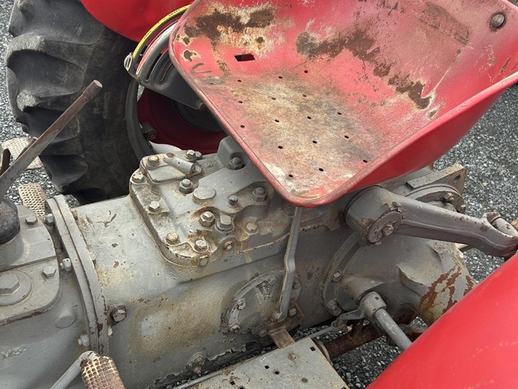 massey-ferguson-135-image-9