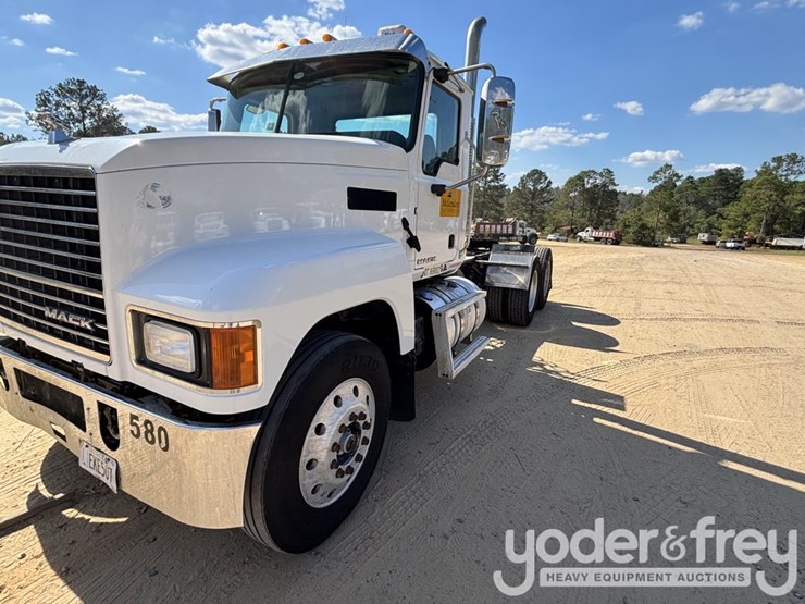 2017-mack-chu613-image-1