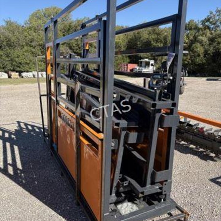 #72 • 10' Cattle Work Chute - Model: LHR-CSC10