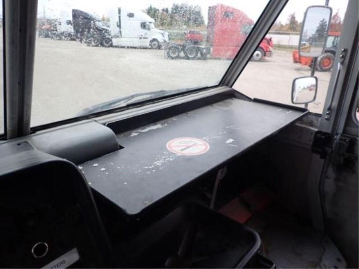 2008-freightliner-mt55-image-24