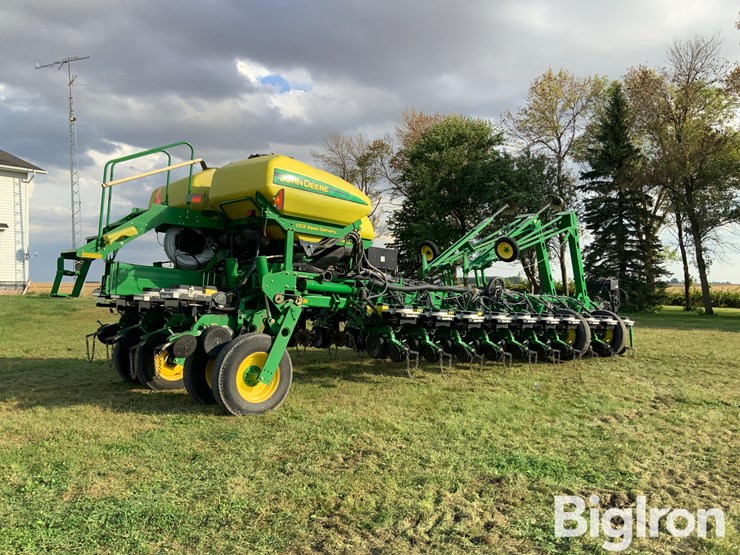 2010-john-deere-1770-image-5