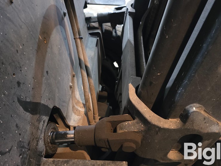 yale-glp060tgnuae087-industrial-forklift-image-17