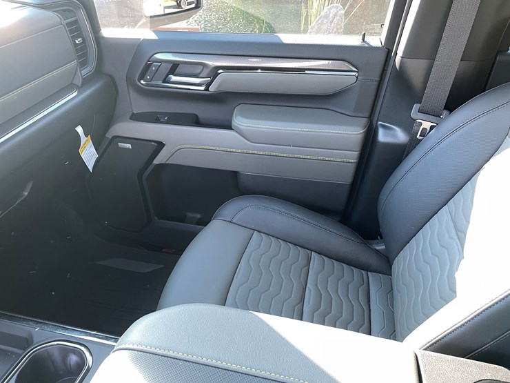 2025-chevrolet-silverado-image-61