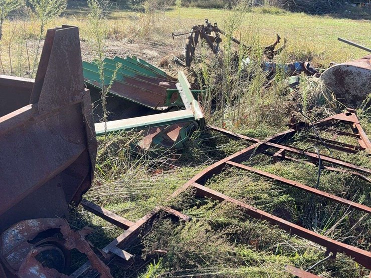 scrap-items,-flare-bed,-manure-spreader,-fuel-tank,-and-misc-image-7