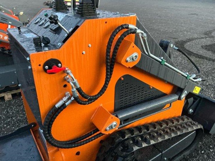 #1008-•-unused-landhero-mini-skid-steer-loader-image-4