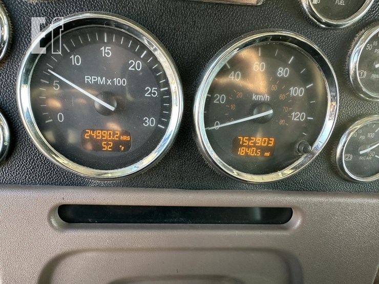 2014-peterbilt-386-image-23