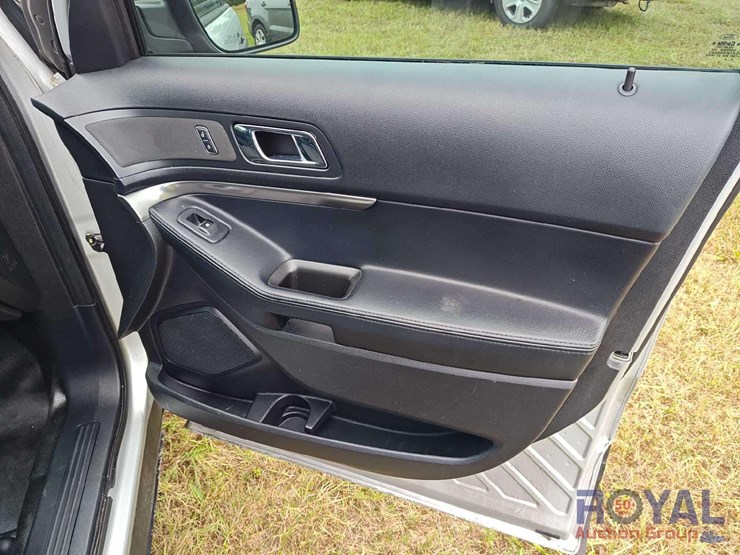 2016-ford-explorer-image-15