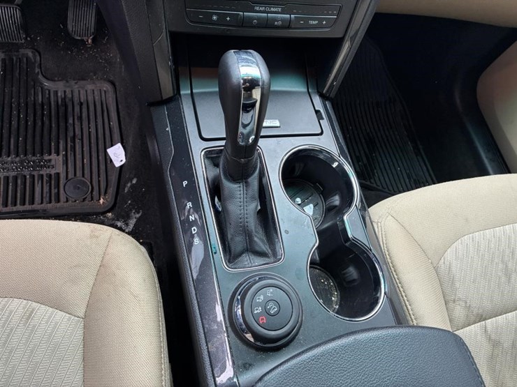 2016-ford-explorer-image-13