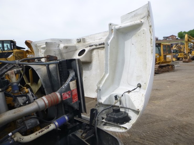 peterbilt-330-image-24