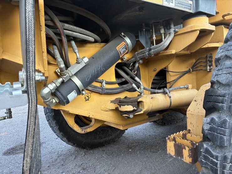 2008-deere-772d-image-11