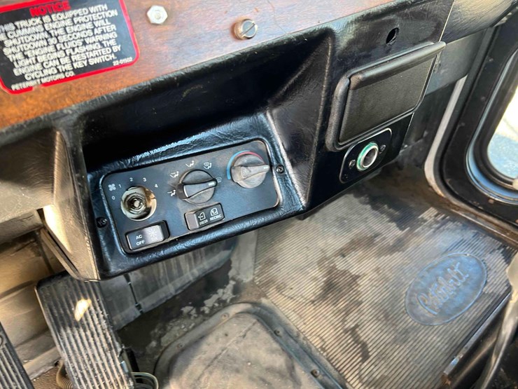 1996-peterbilt-378-image-21