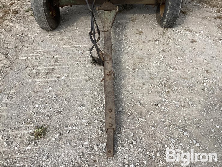 challenger-hoist-wagon-w/john-deere-running-gear-image-9