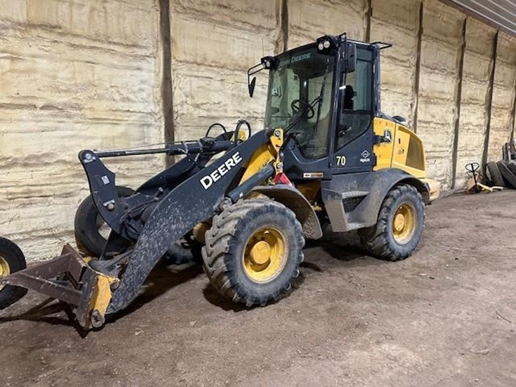 john-deere-324-image-1