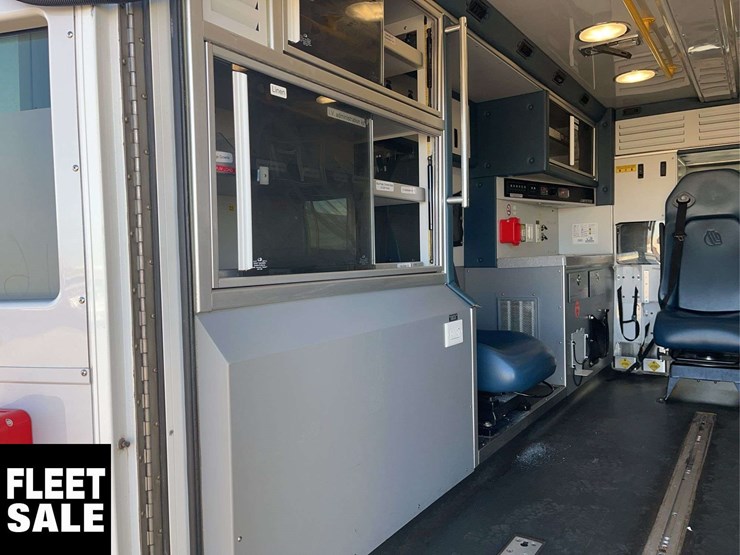 2017-chevrolet-express-s/a-ambulance-image-17