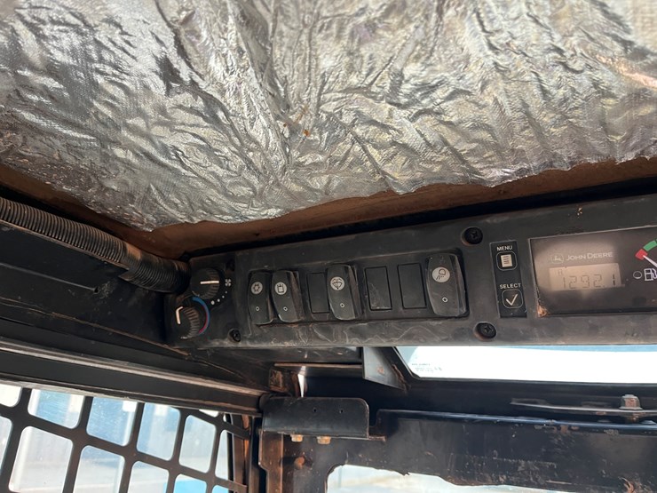 2006-john-deere-320-image-15