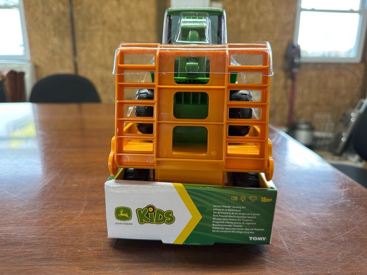 #90c-•-kids-farming-friends-hauling-set-image-4