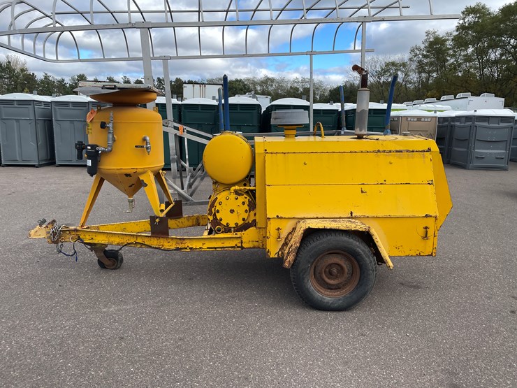 #4514-•-ingersoll-rand-gyro-flo-160cfm-portable-air-compressor-sand-blaster-image-7