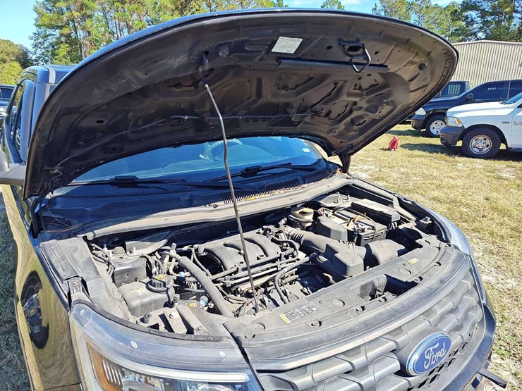 2016-ford-explorer-image-8