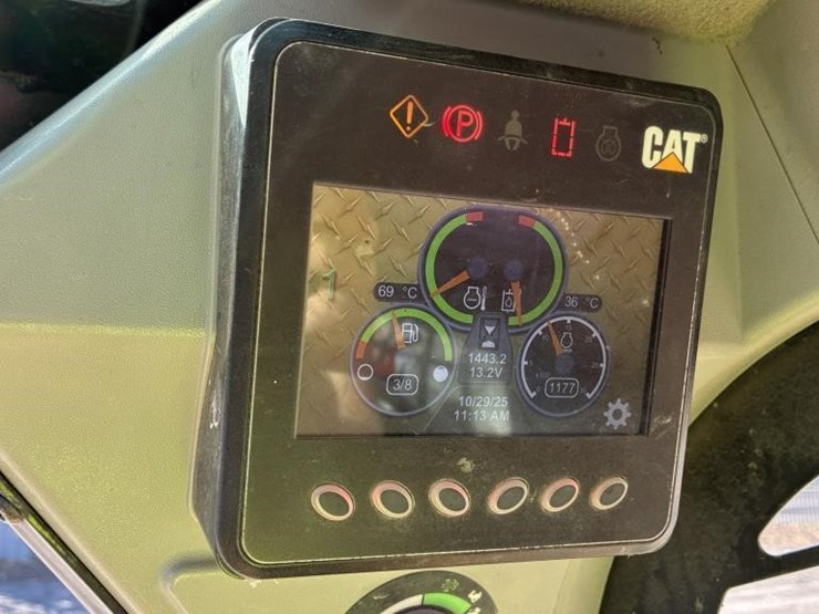 2020-caterpillar-246d3-image-19