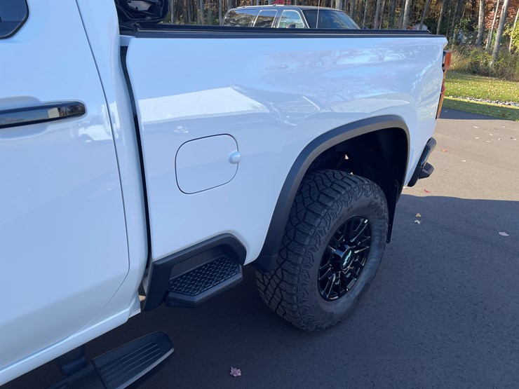 2025-chevrolet-silverado-image-27